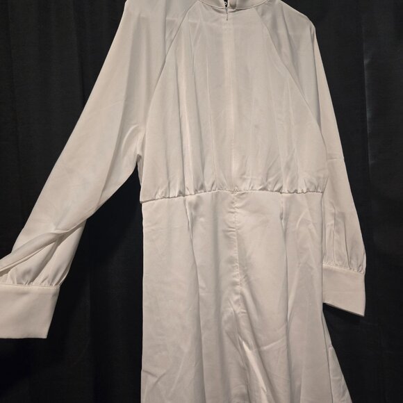 White long sleeve, satin-feel dress, size XL - Picture 5 of 6
